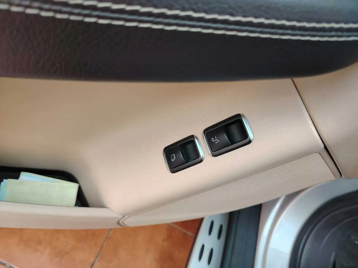 Car image 33