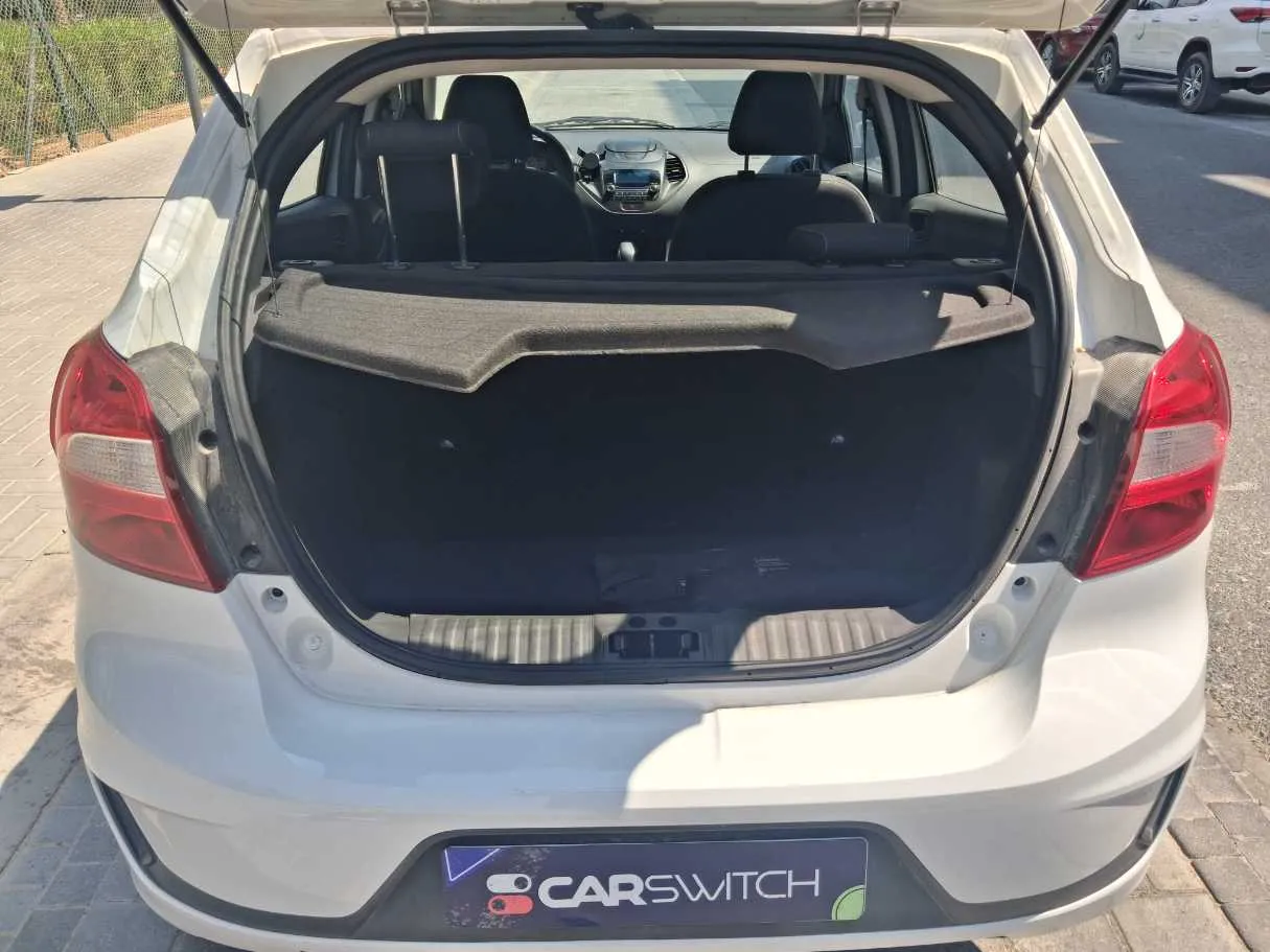 Car image 19