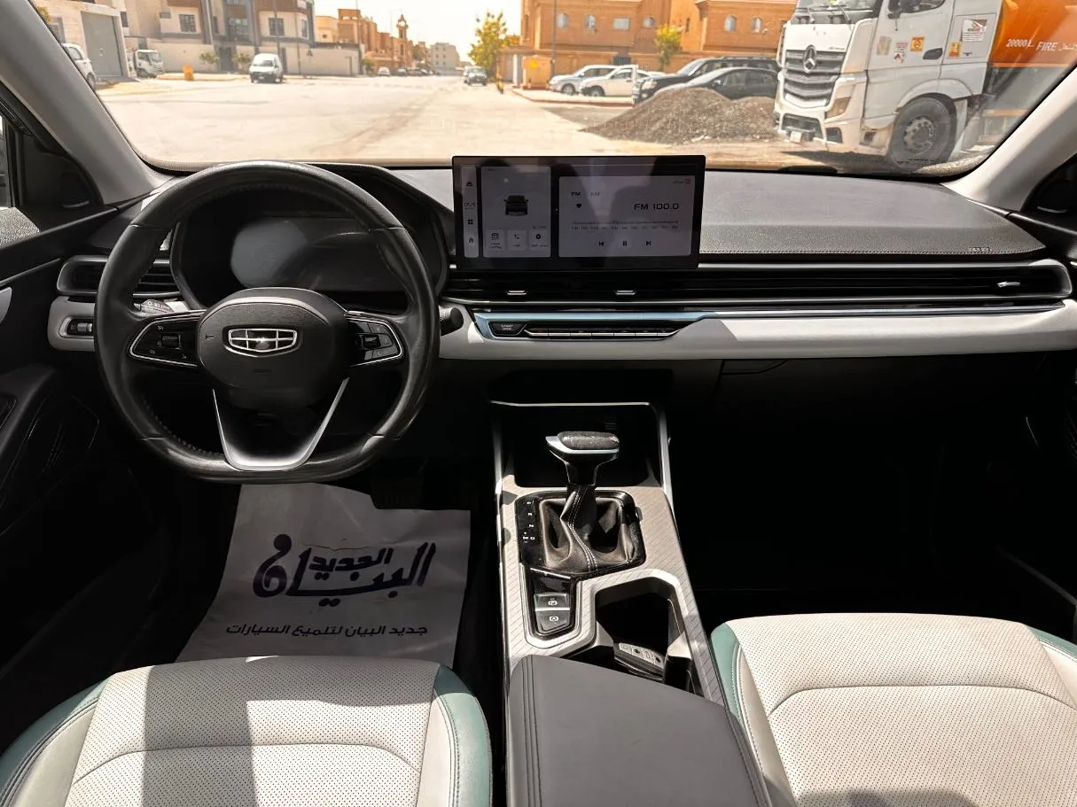 Car image 16