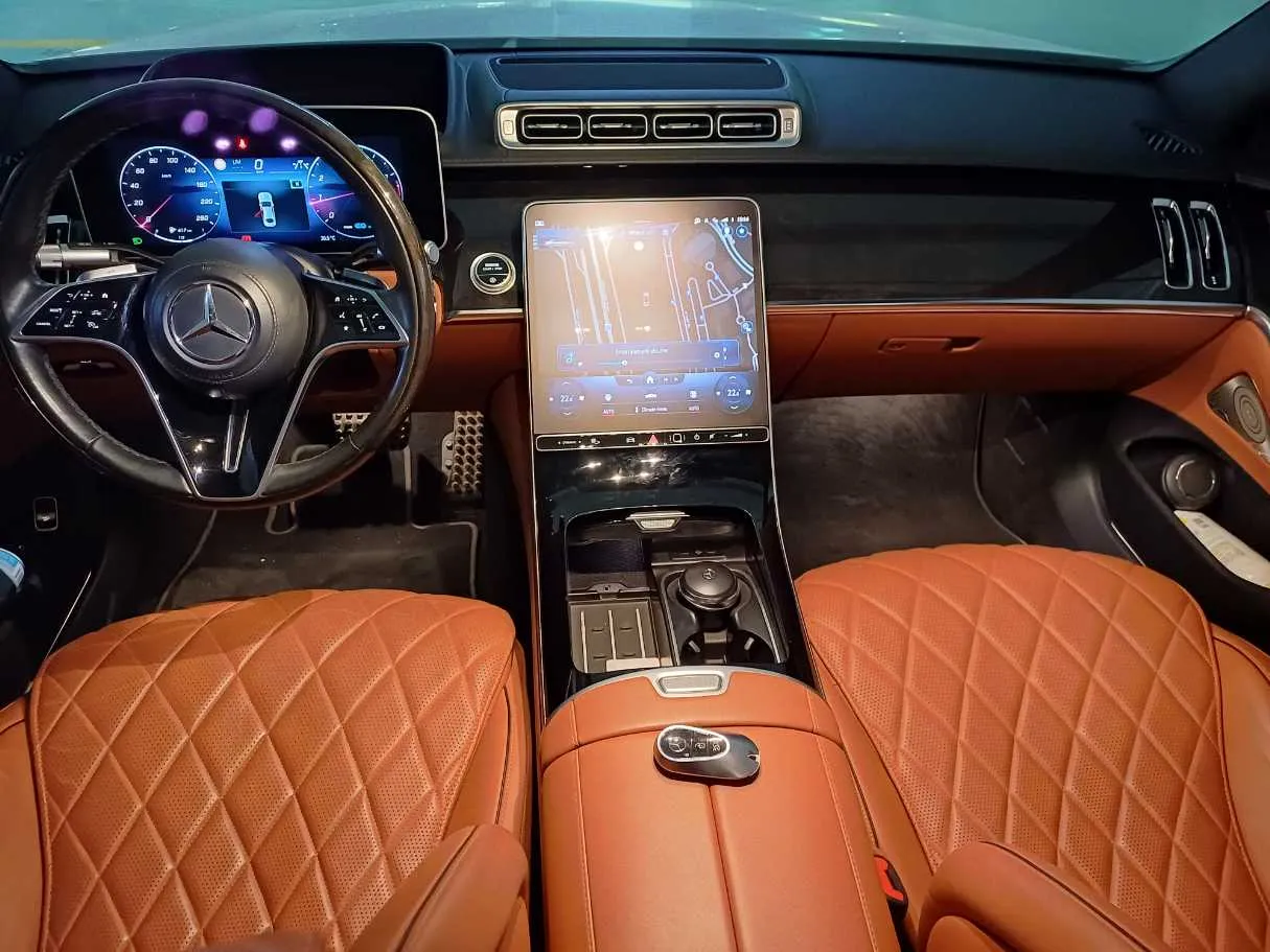 Car image 16