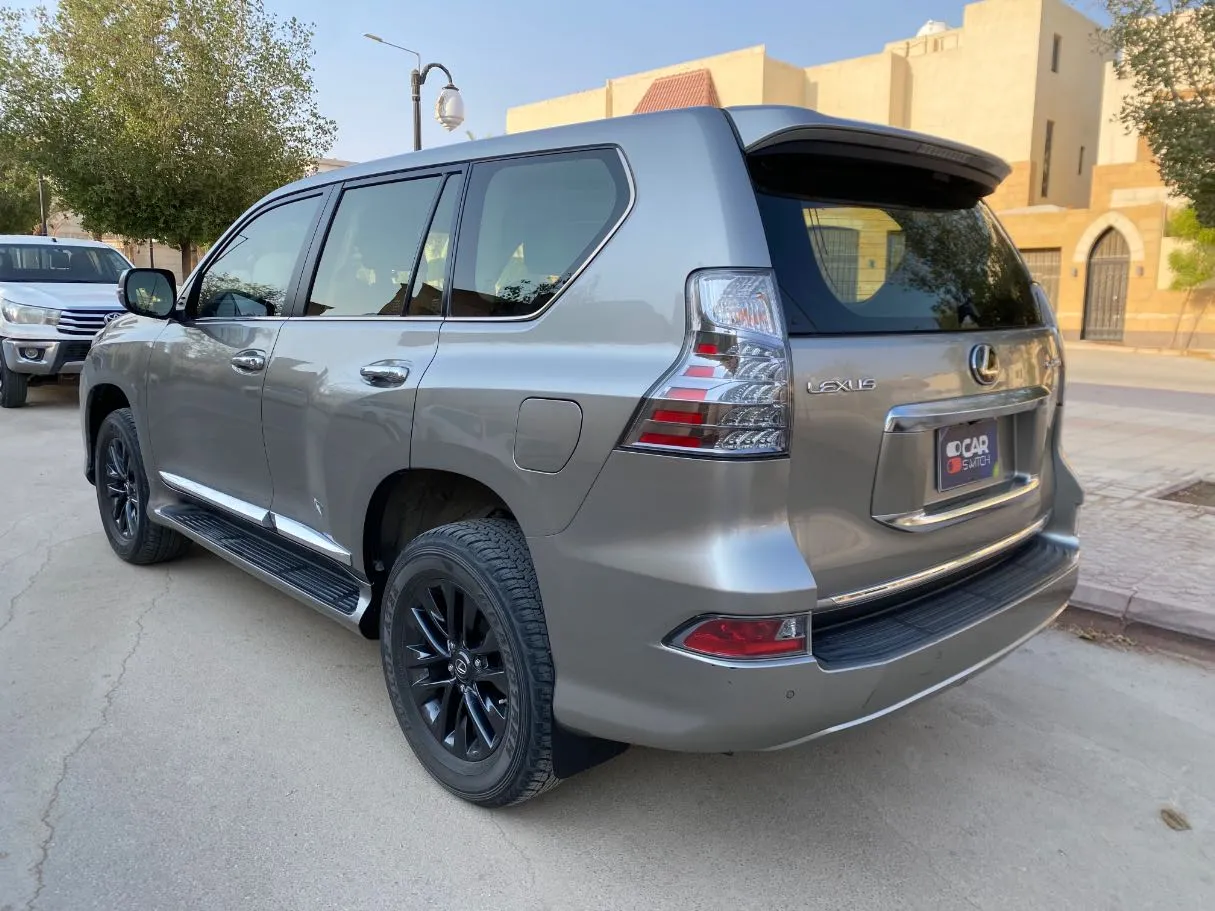 Car image 7