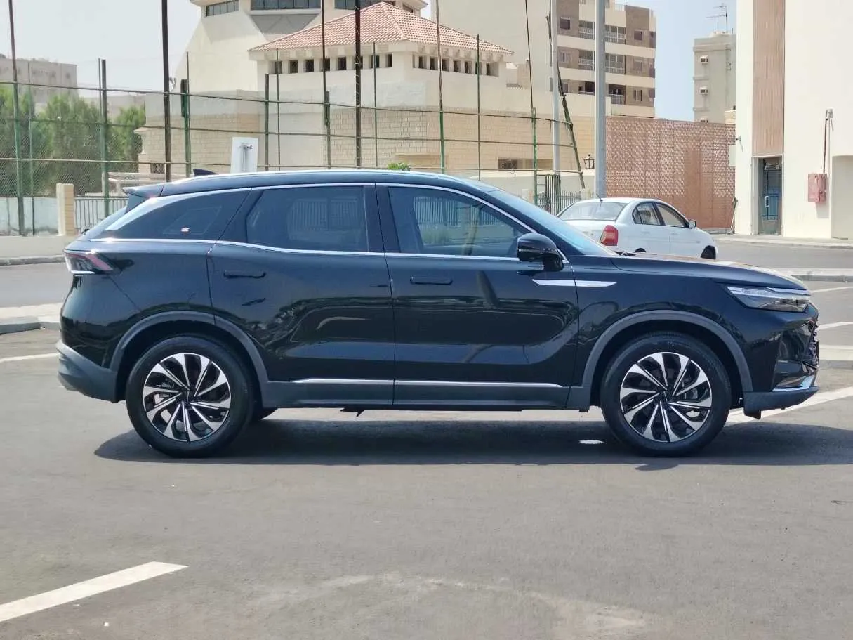 Car image 4