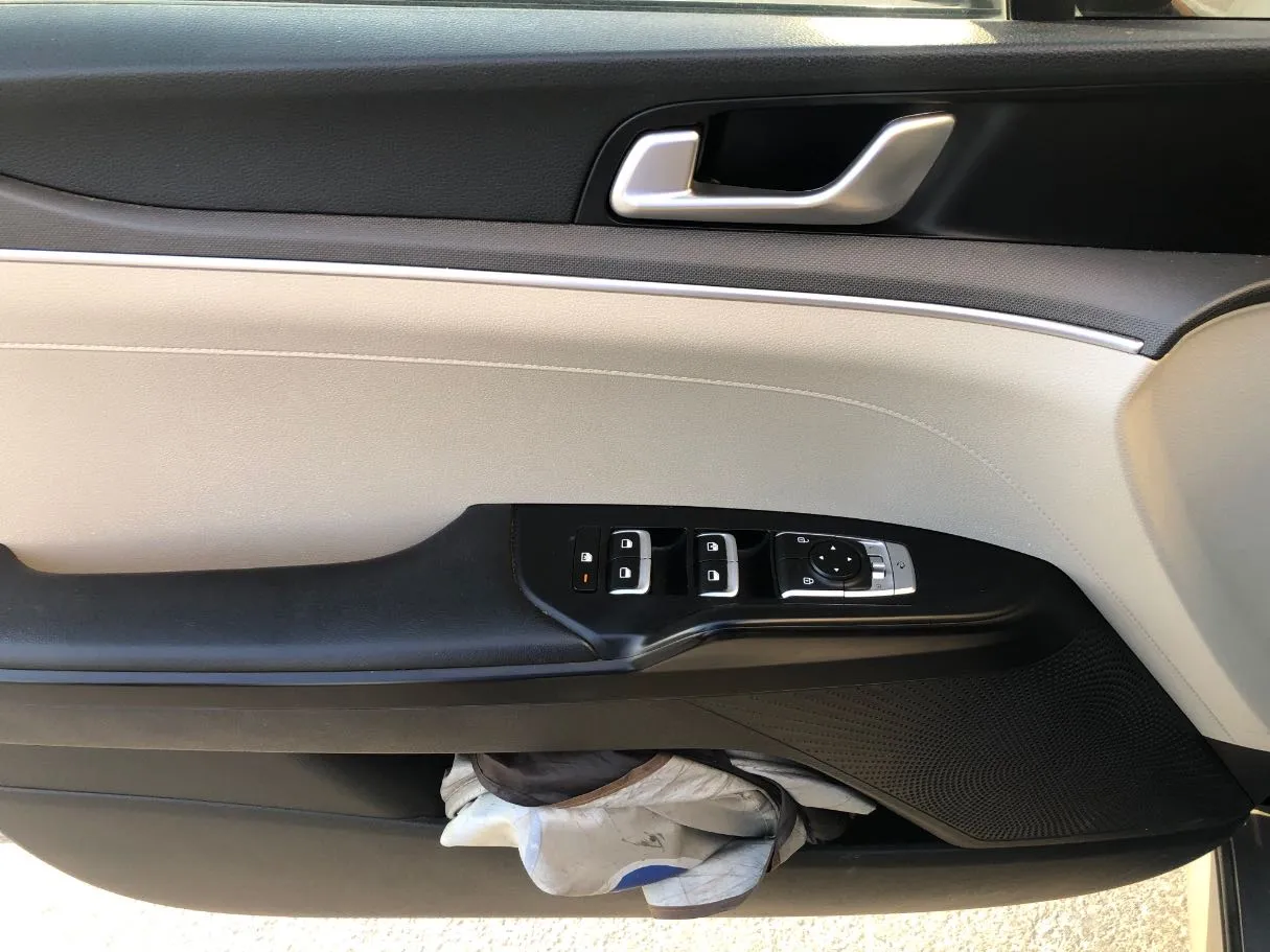 Car image 20