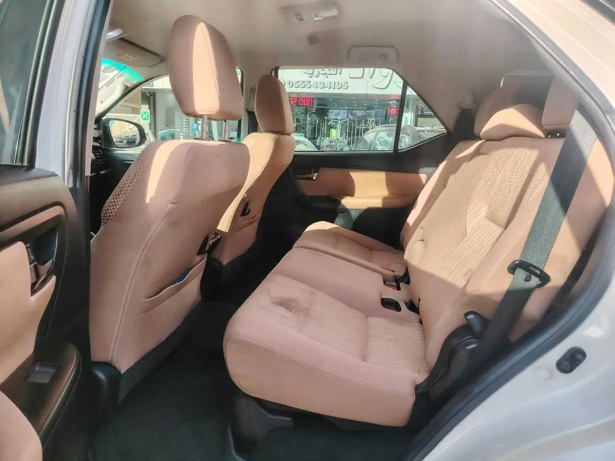 Car image 18