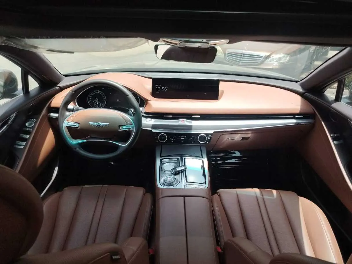 Car image 22