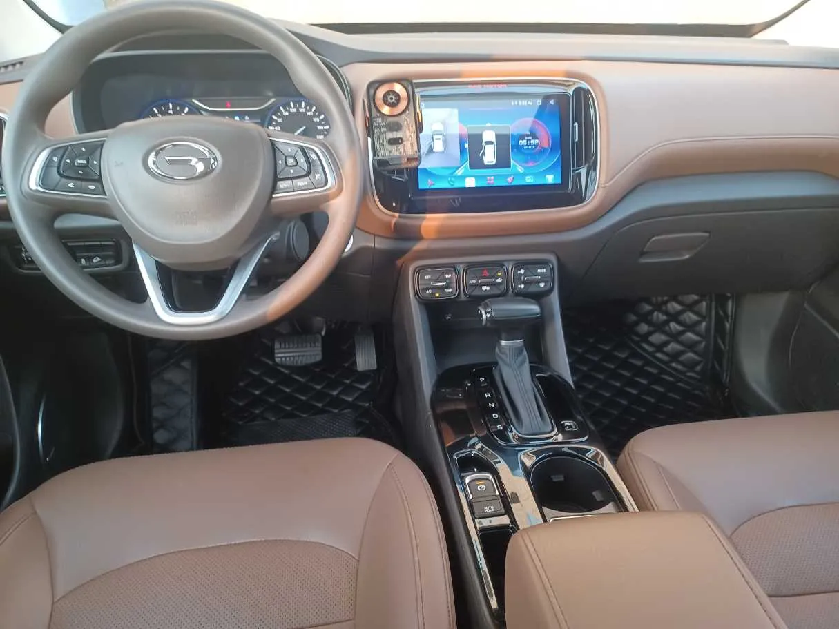 Car image 15