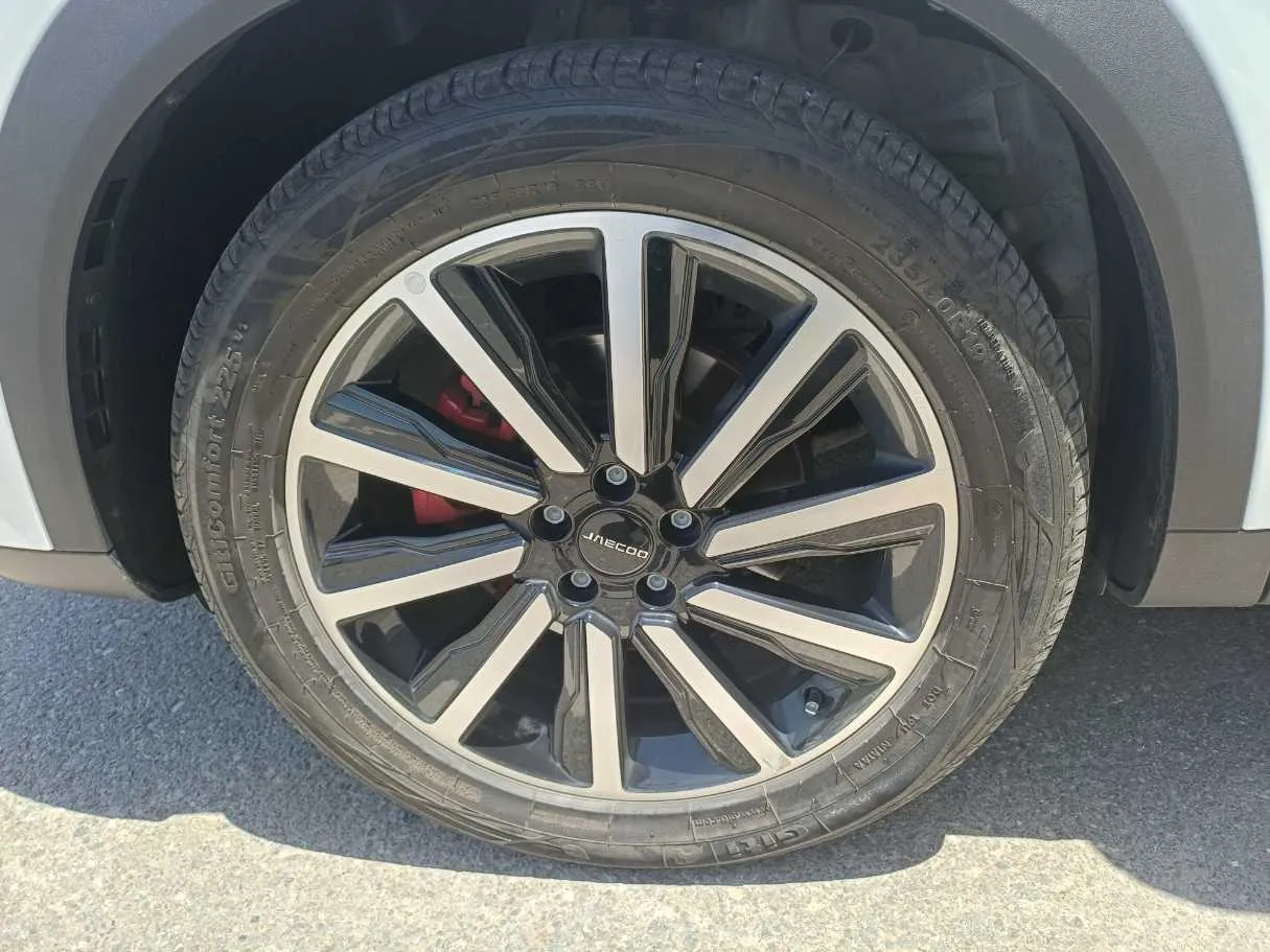 Car image 9