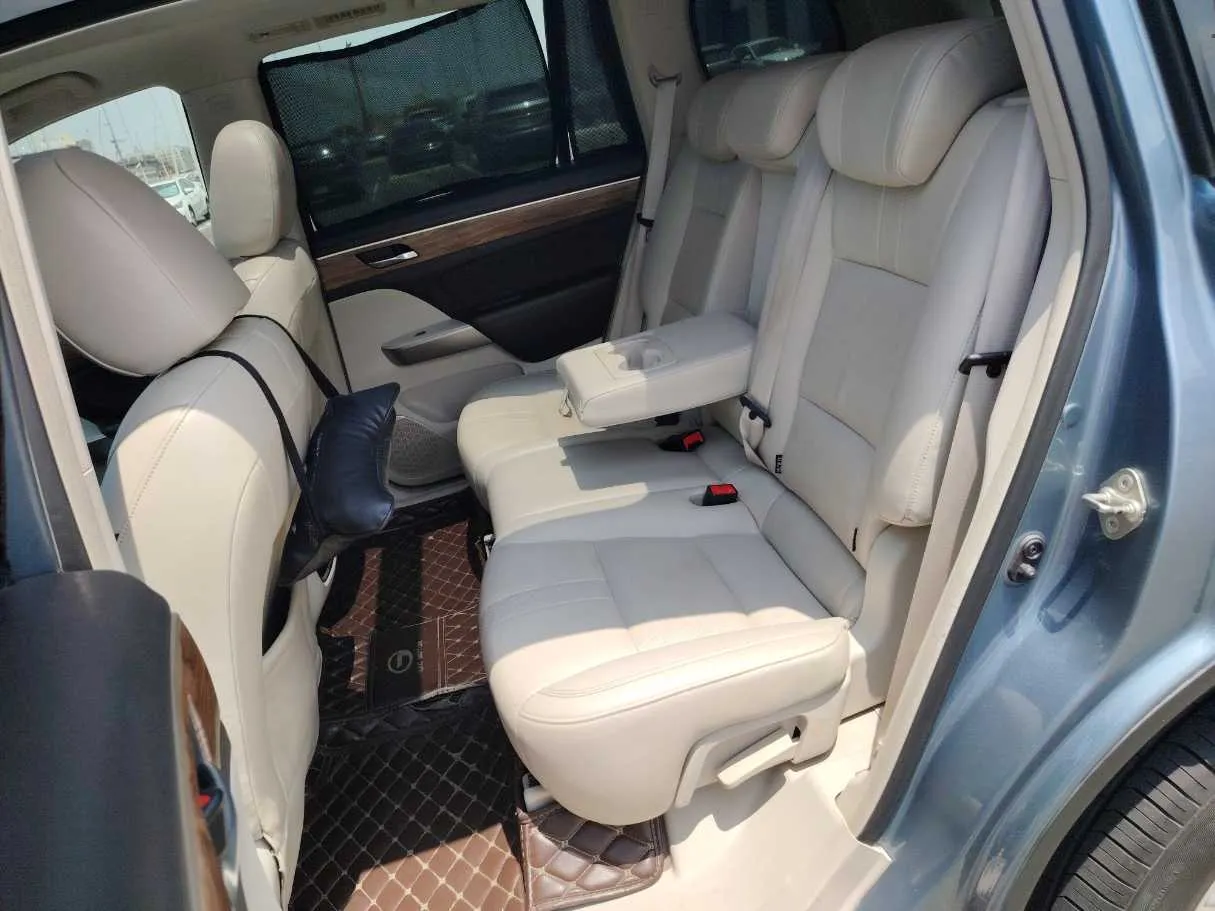 Car image 15