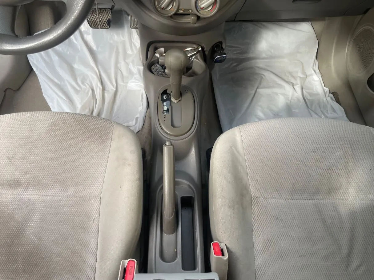 Car image 18