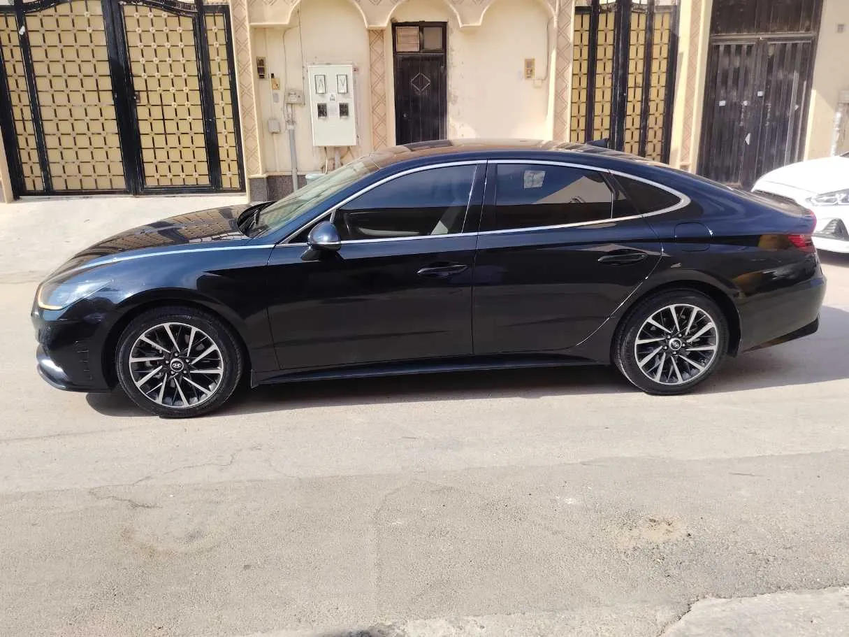 Car image 8