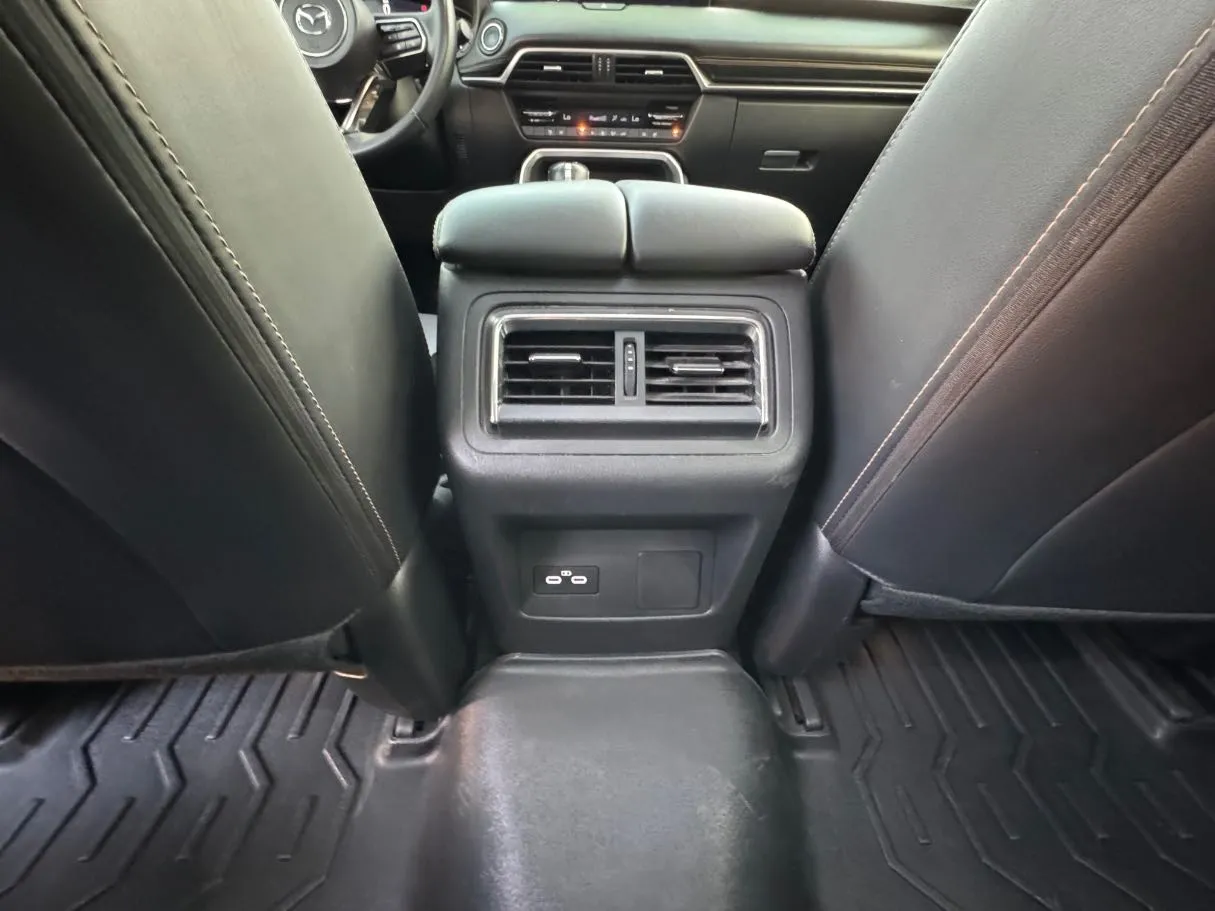 Car image 25
