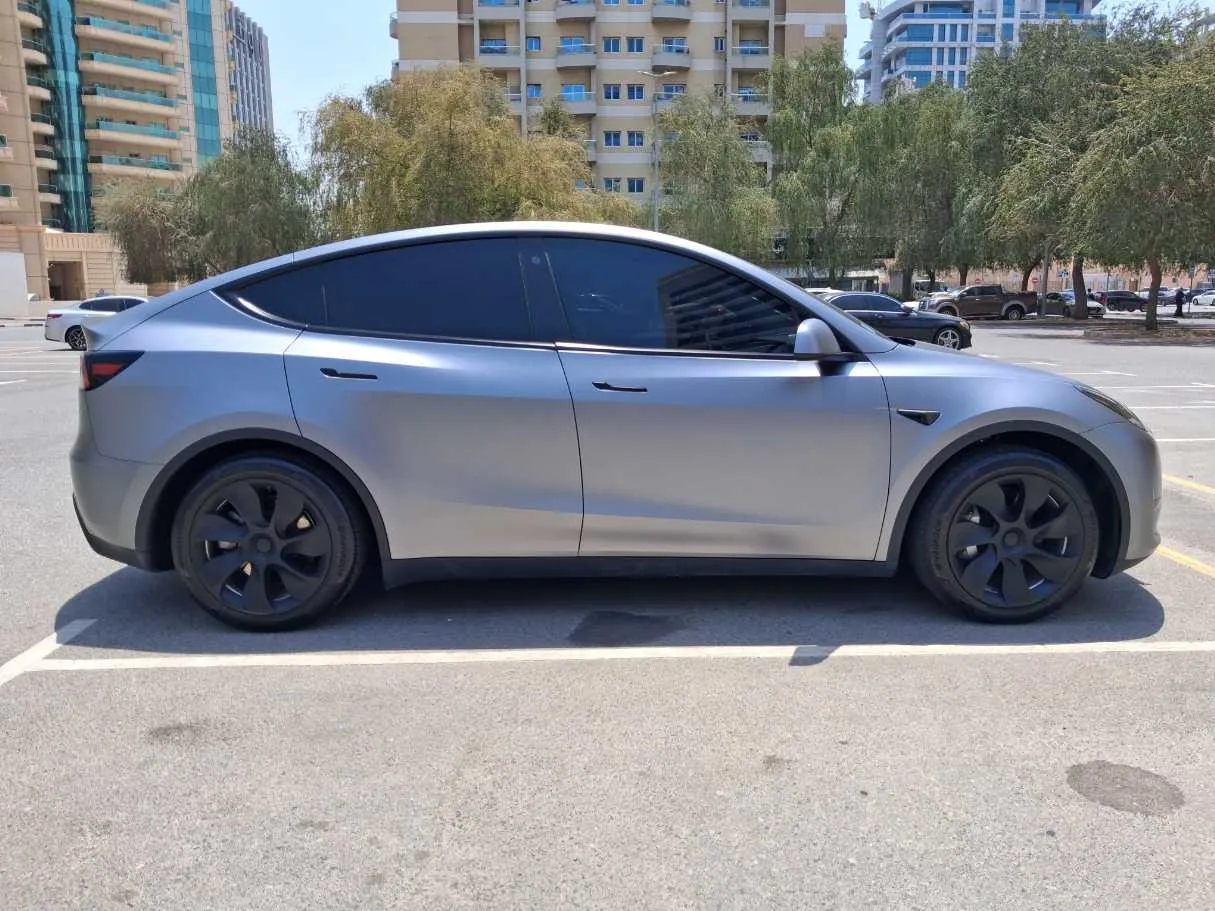 Car image 8