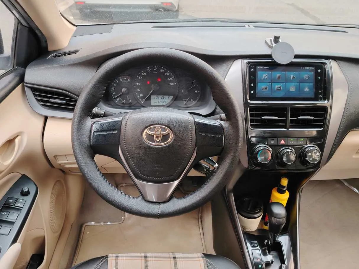 Car image 18