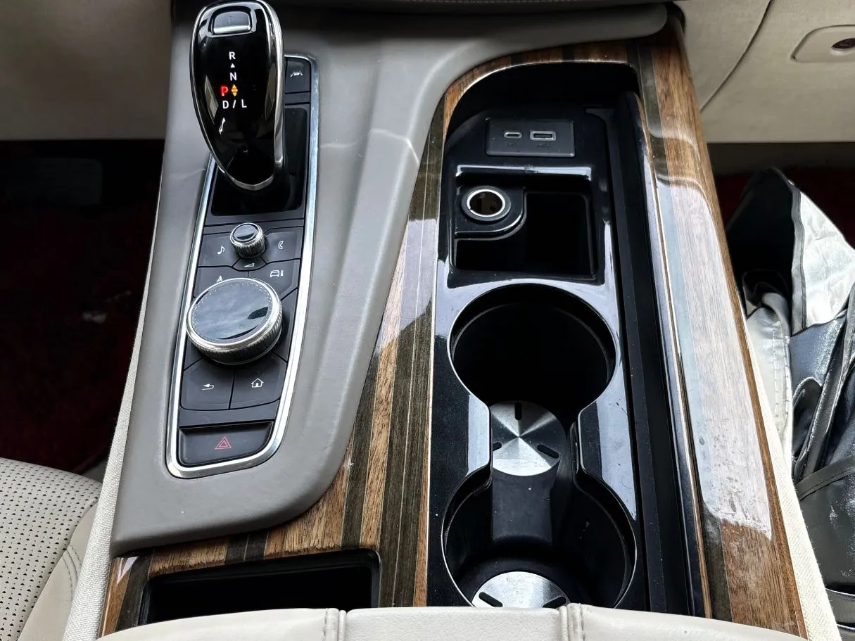 Car image 19