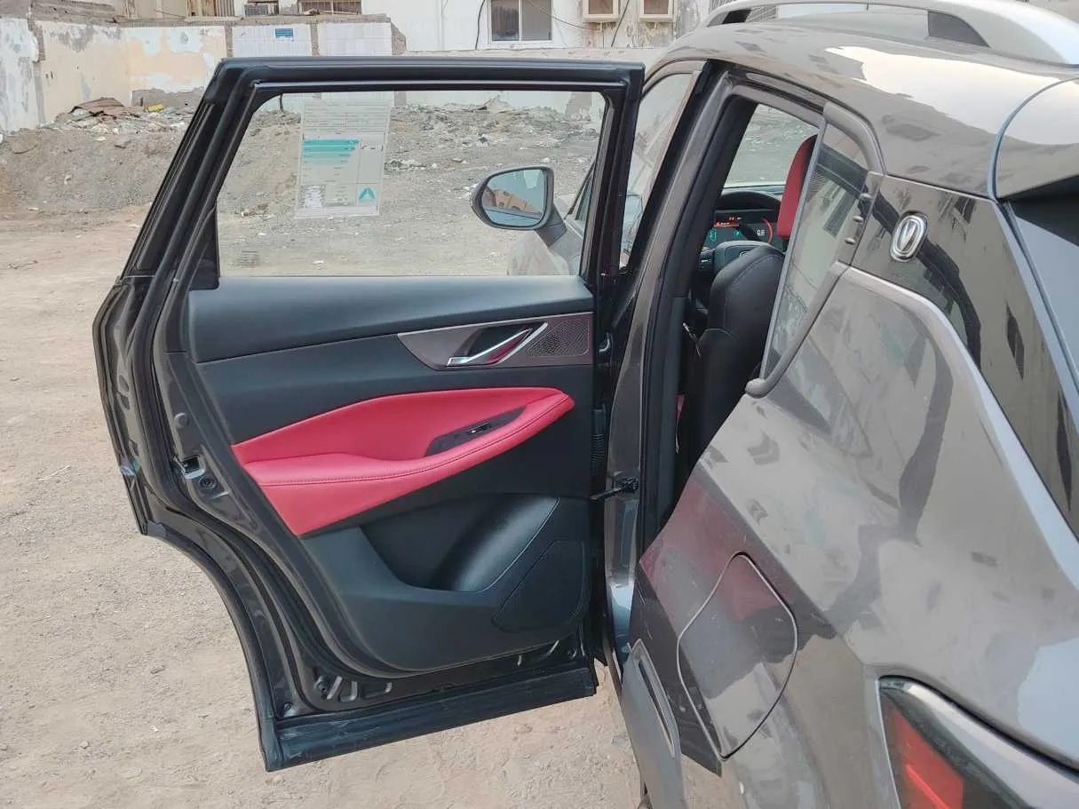 Car image 14