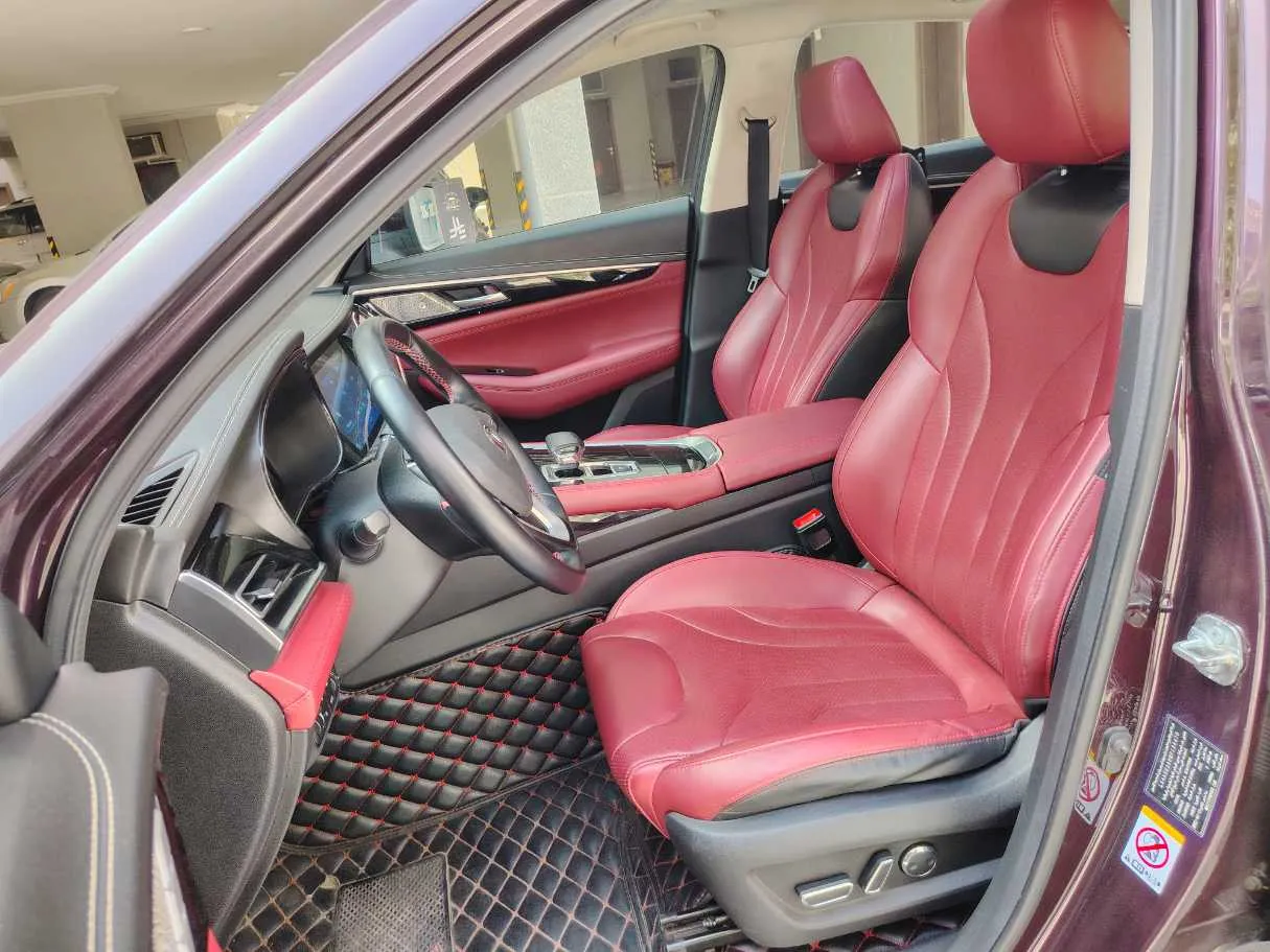 Car image 12