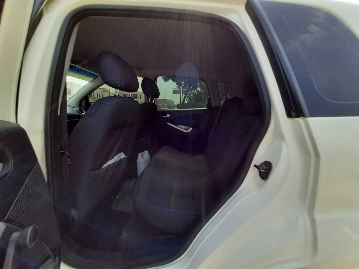 Car image 13