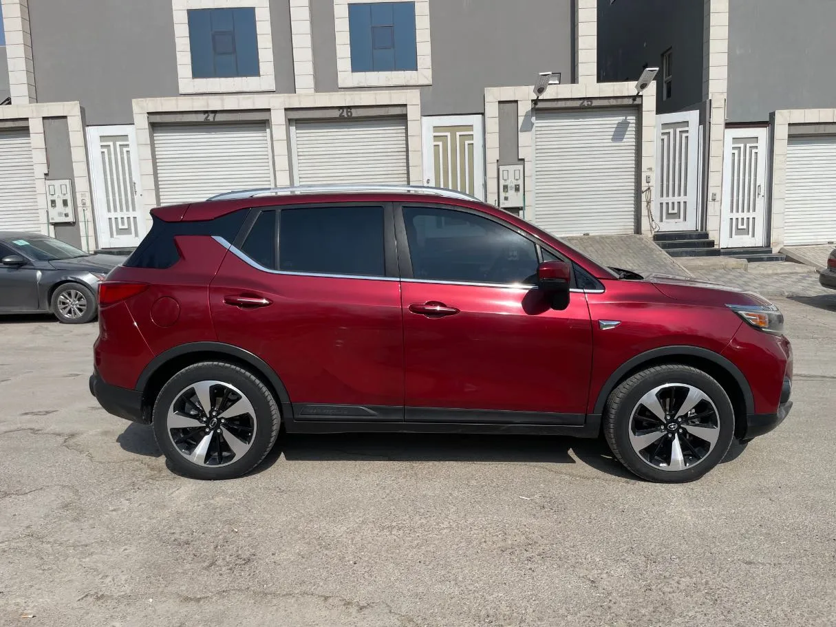 Car image 4