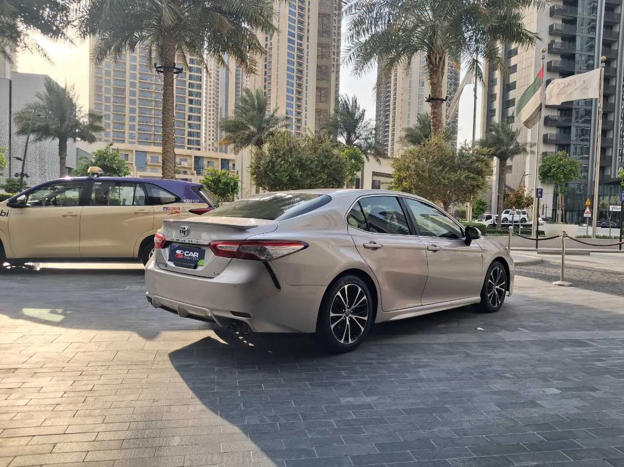 Car image 5
