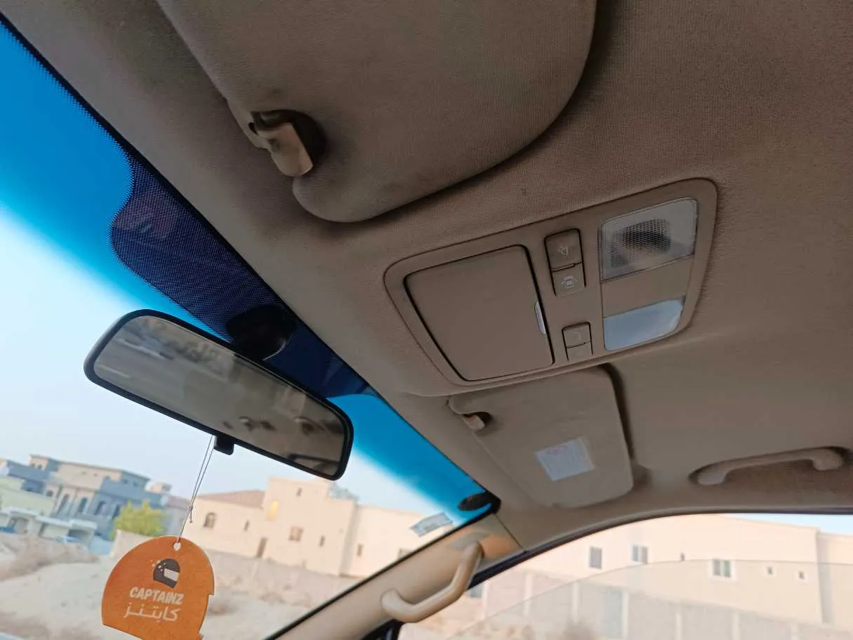 Car image 30