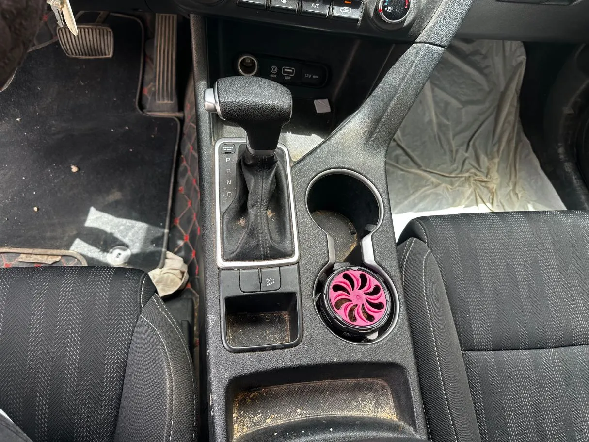 Car image 18