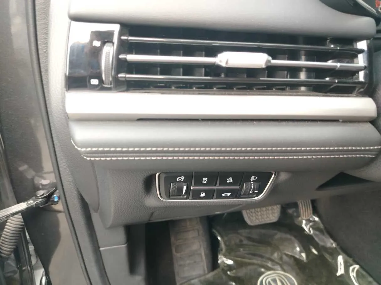Car image 40