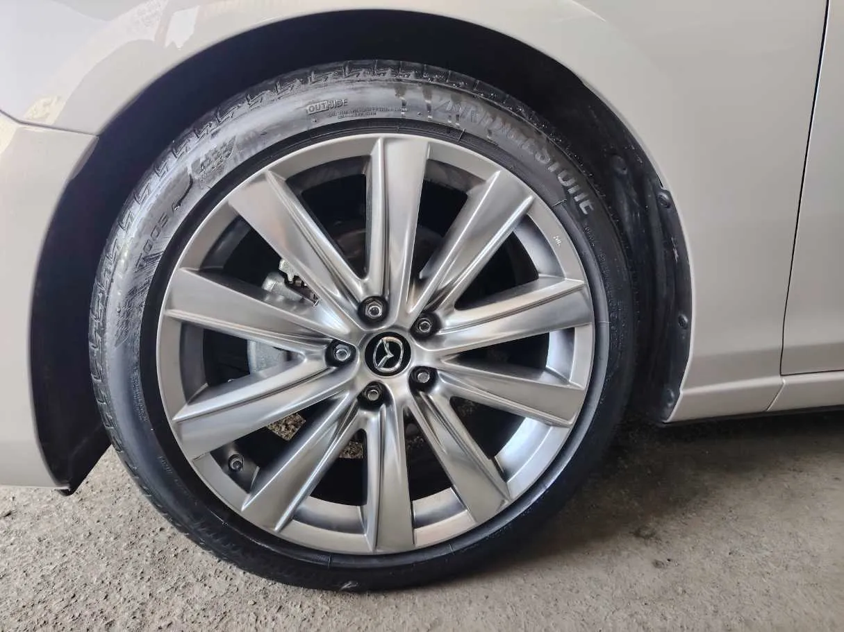 Car image 9