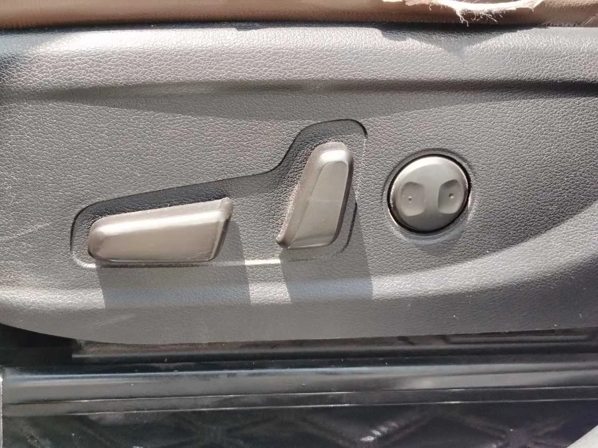 Car image 29