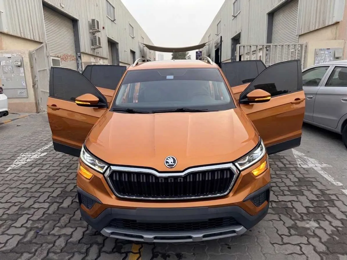 Car image 5