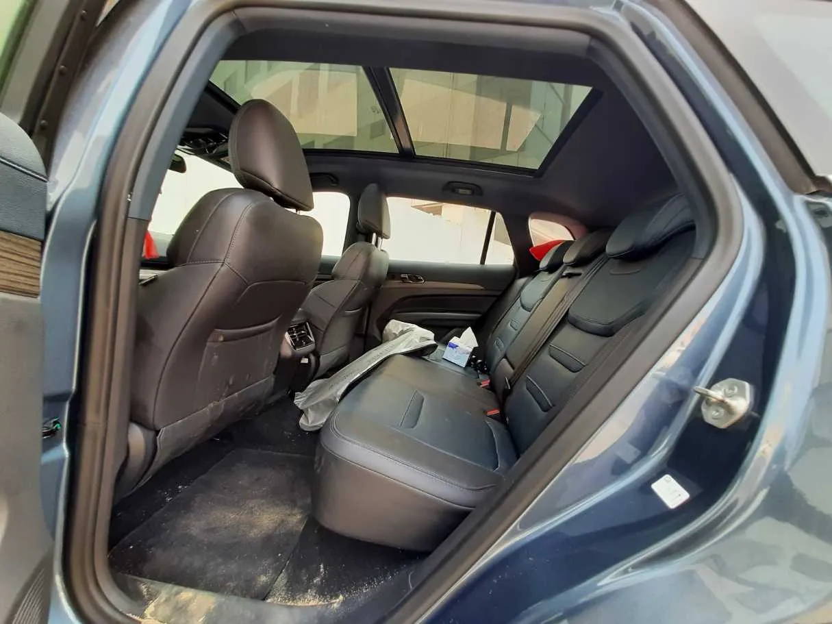 Car image 11