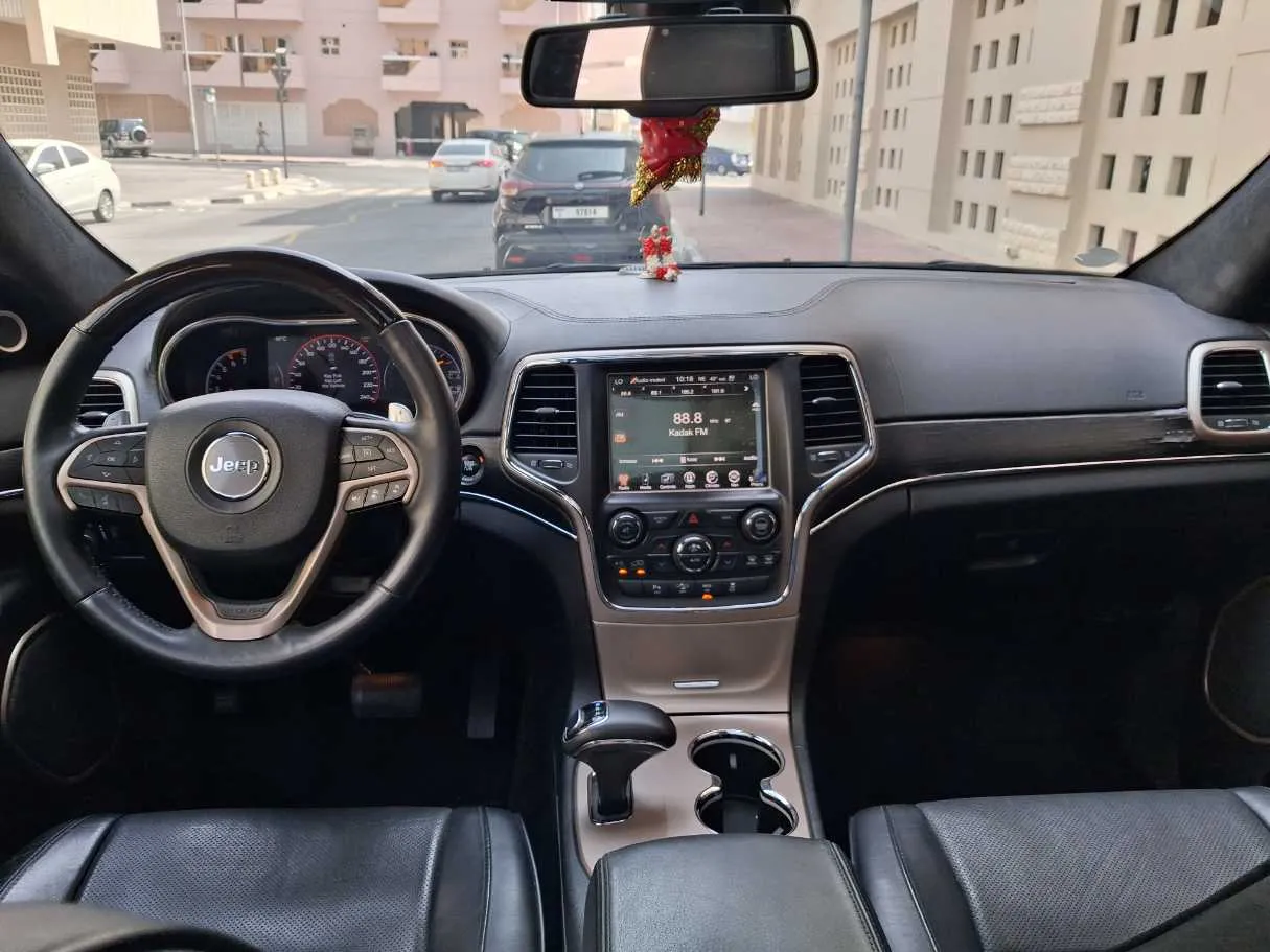Car image 17