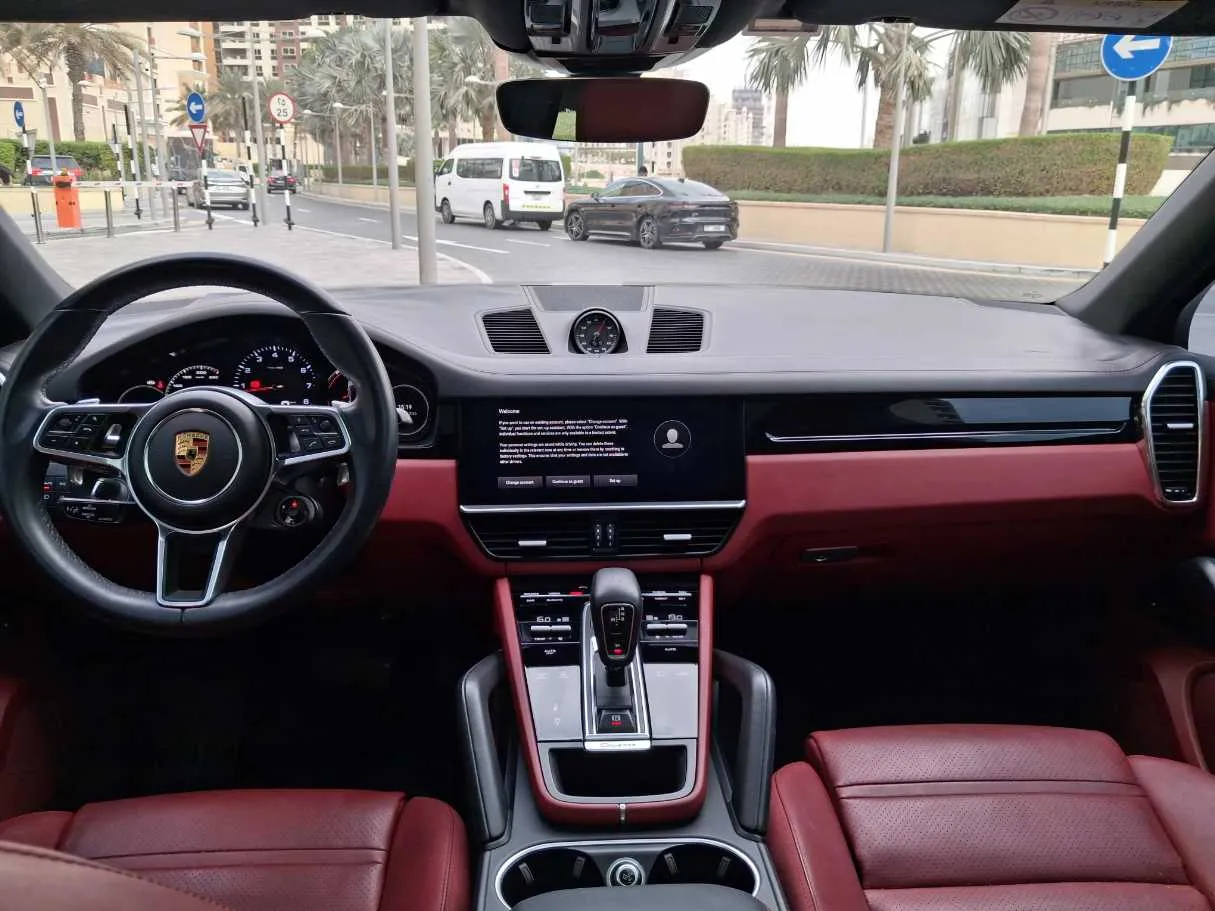 Car image 18