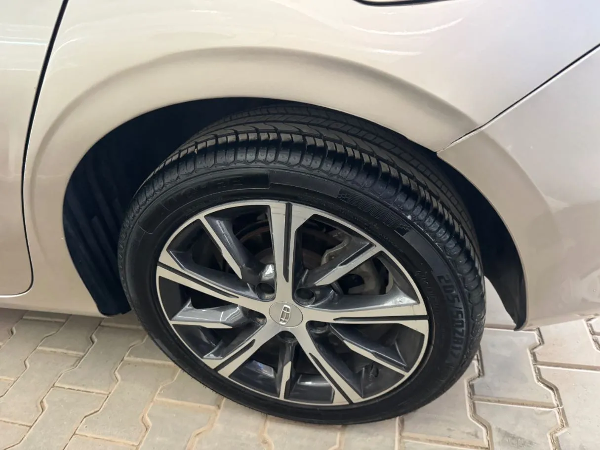 Car image 7