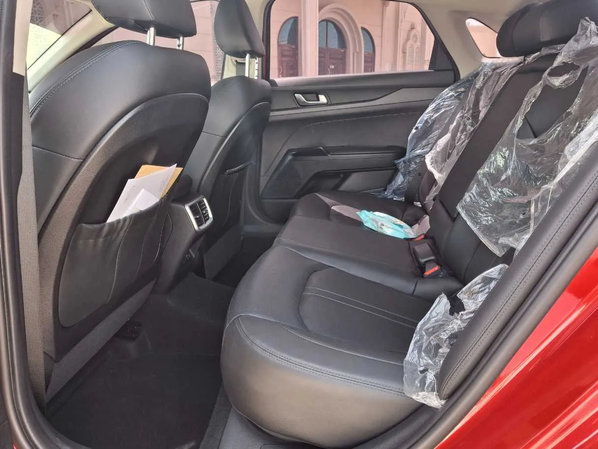 Car image 13
