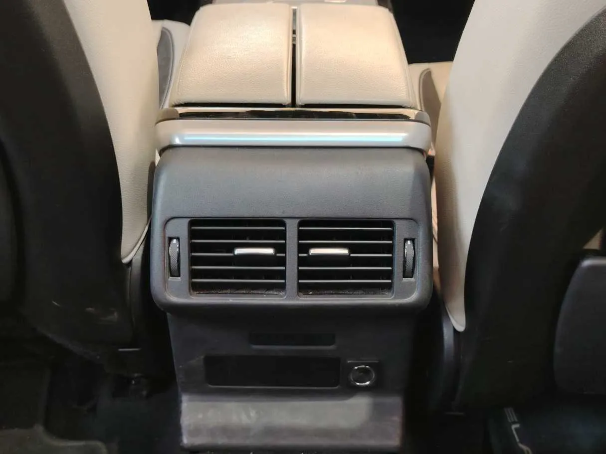 Car image 29