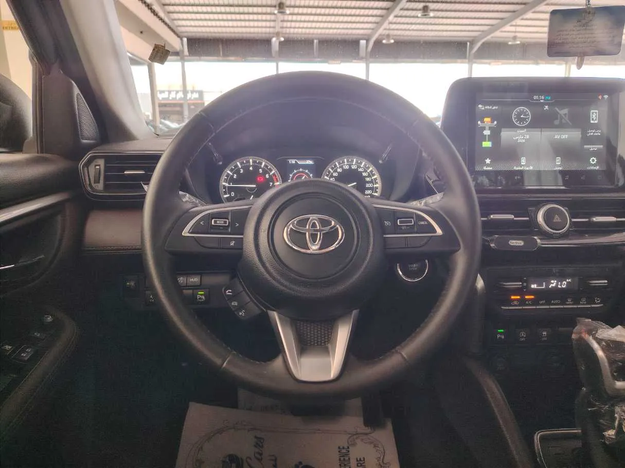 Car image 26