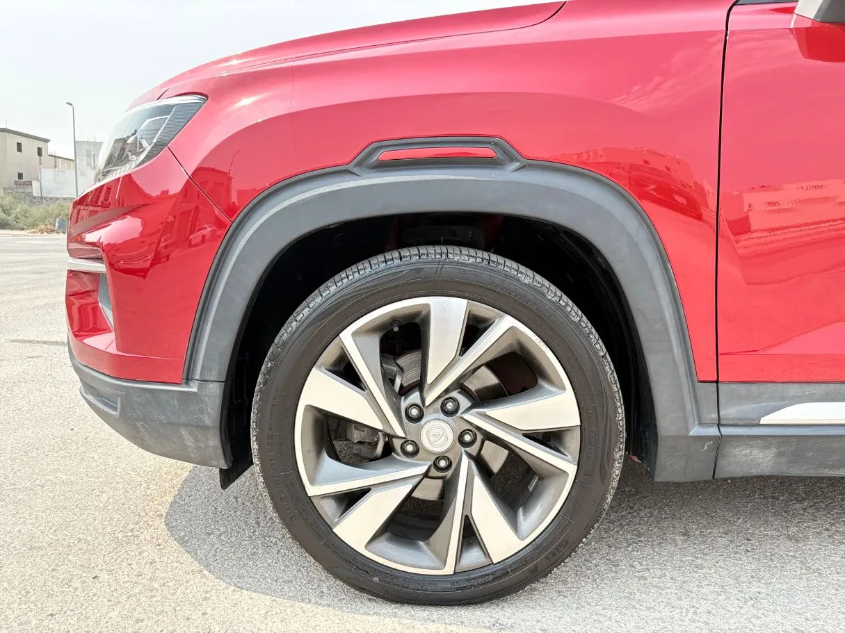 Car image 9