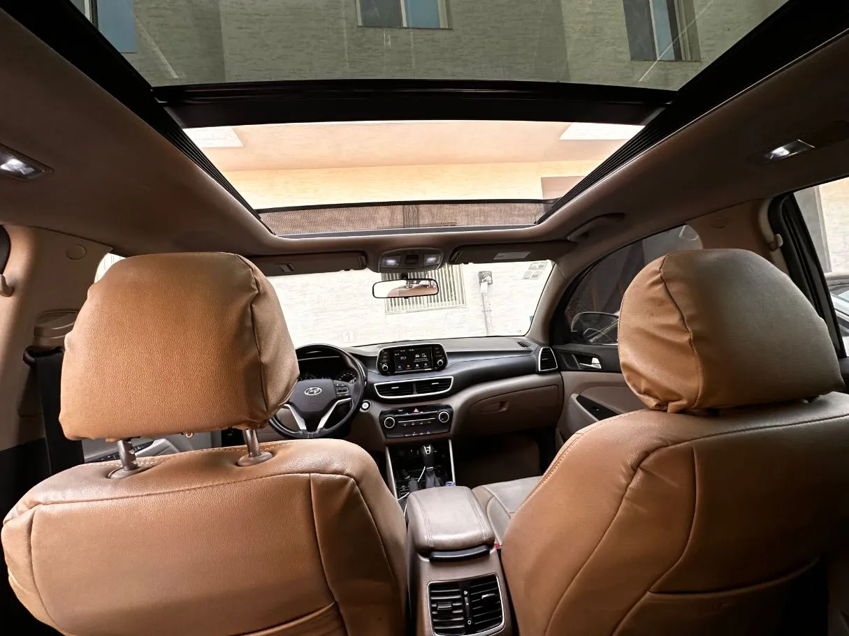 Car image 15