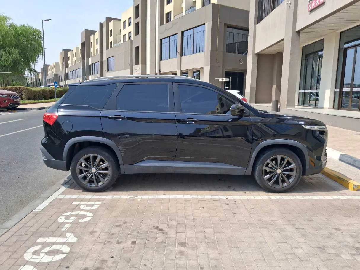 Car image 3