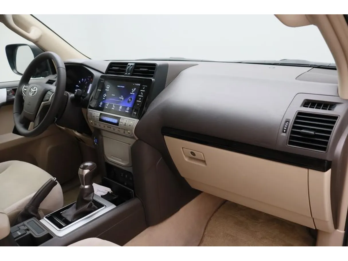 Car image 10