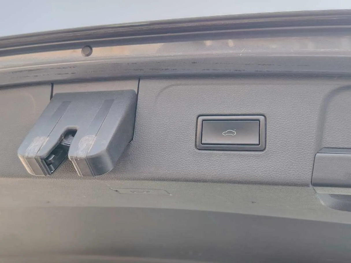 Car image 31