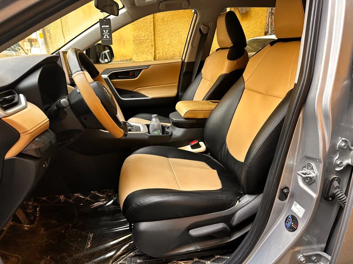 Car image 12