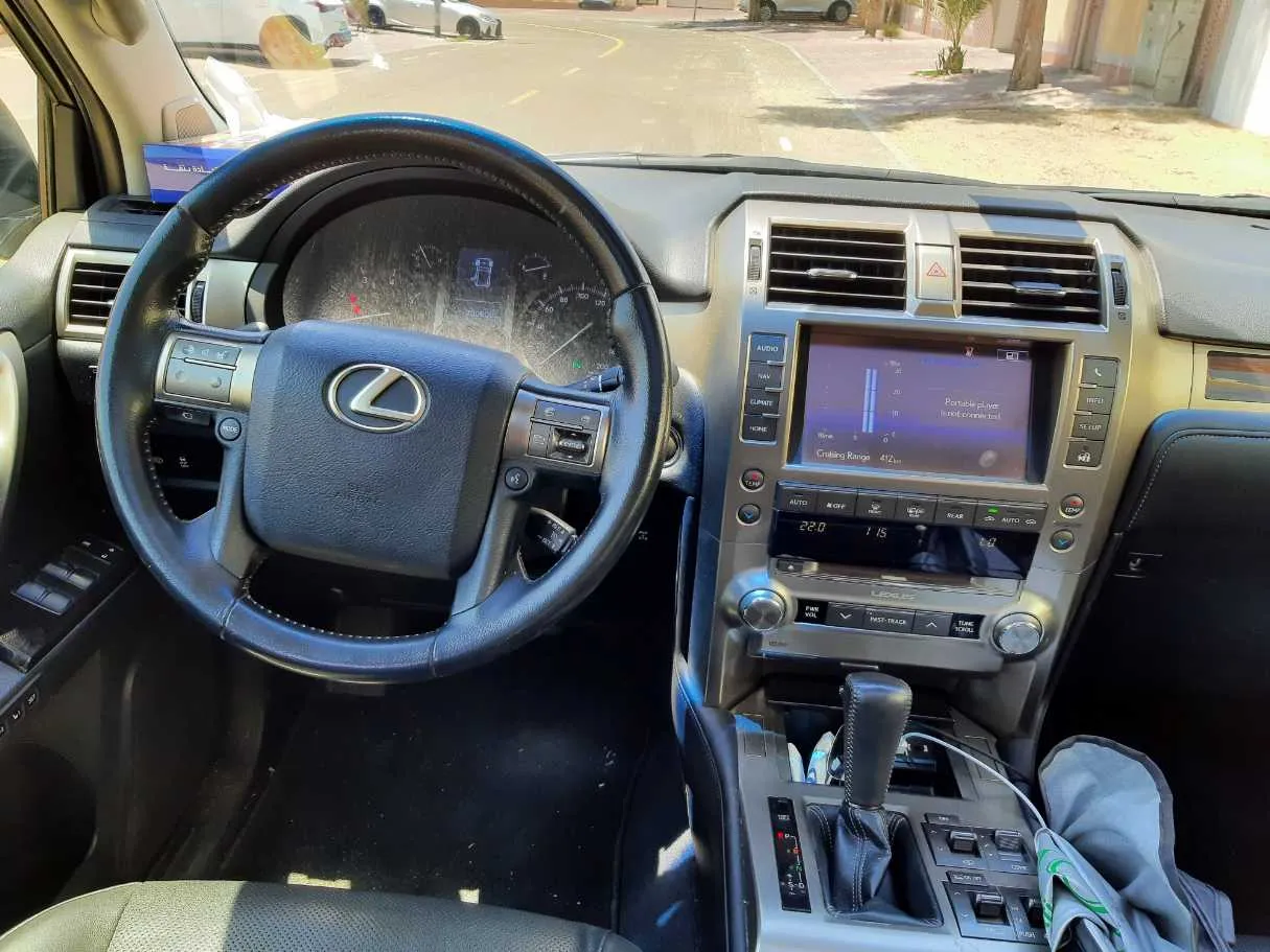 Car image 16