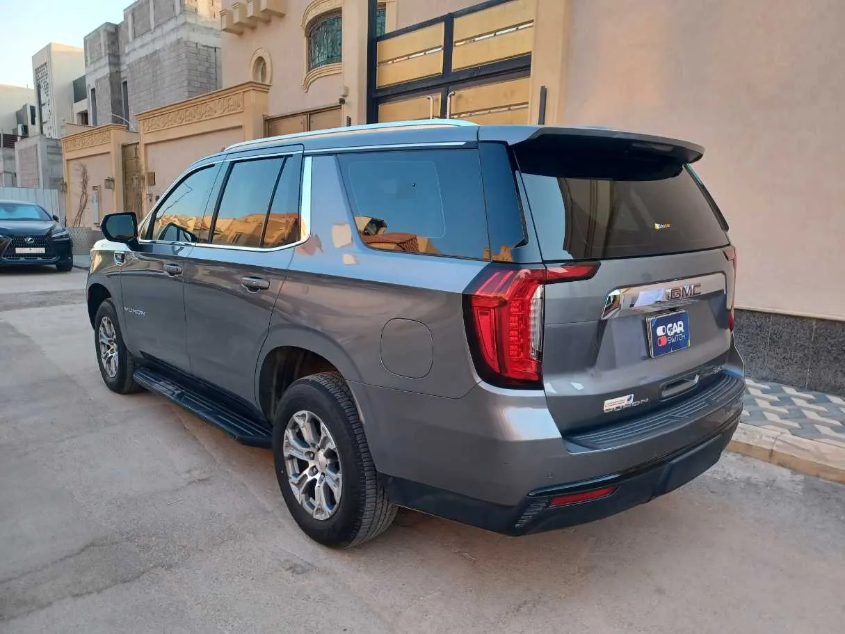 Car image 7