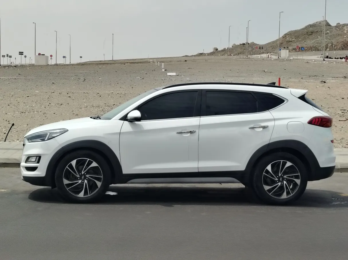 Car image 8