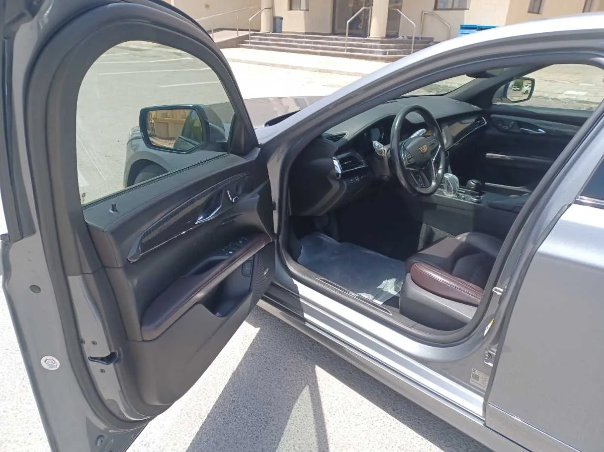 Car image 10