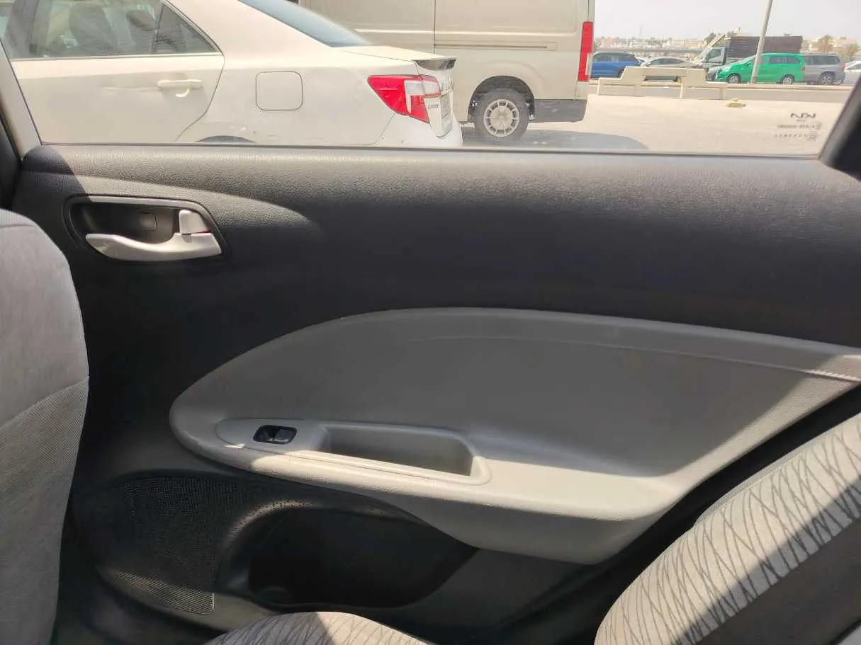 Car image 33
