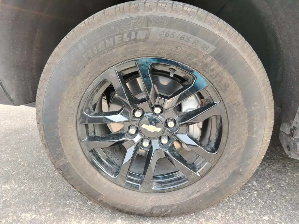 Car image 11