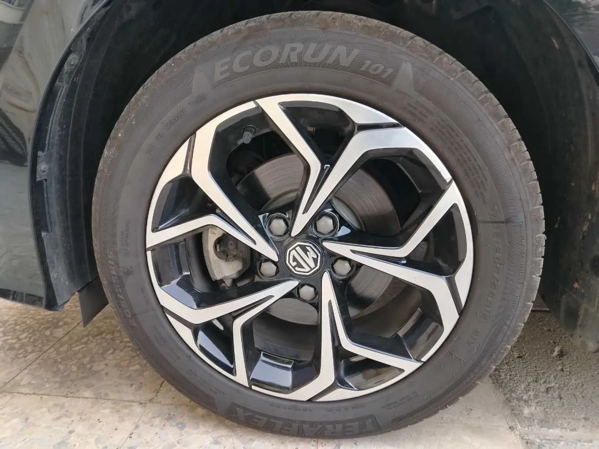 Car image 10