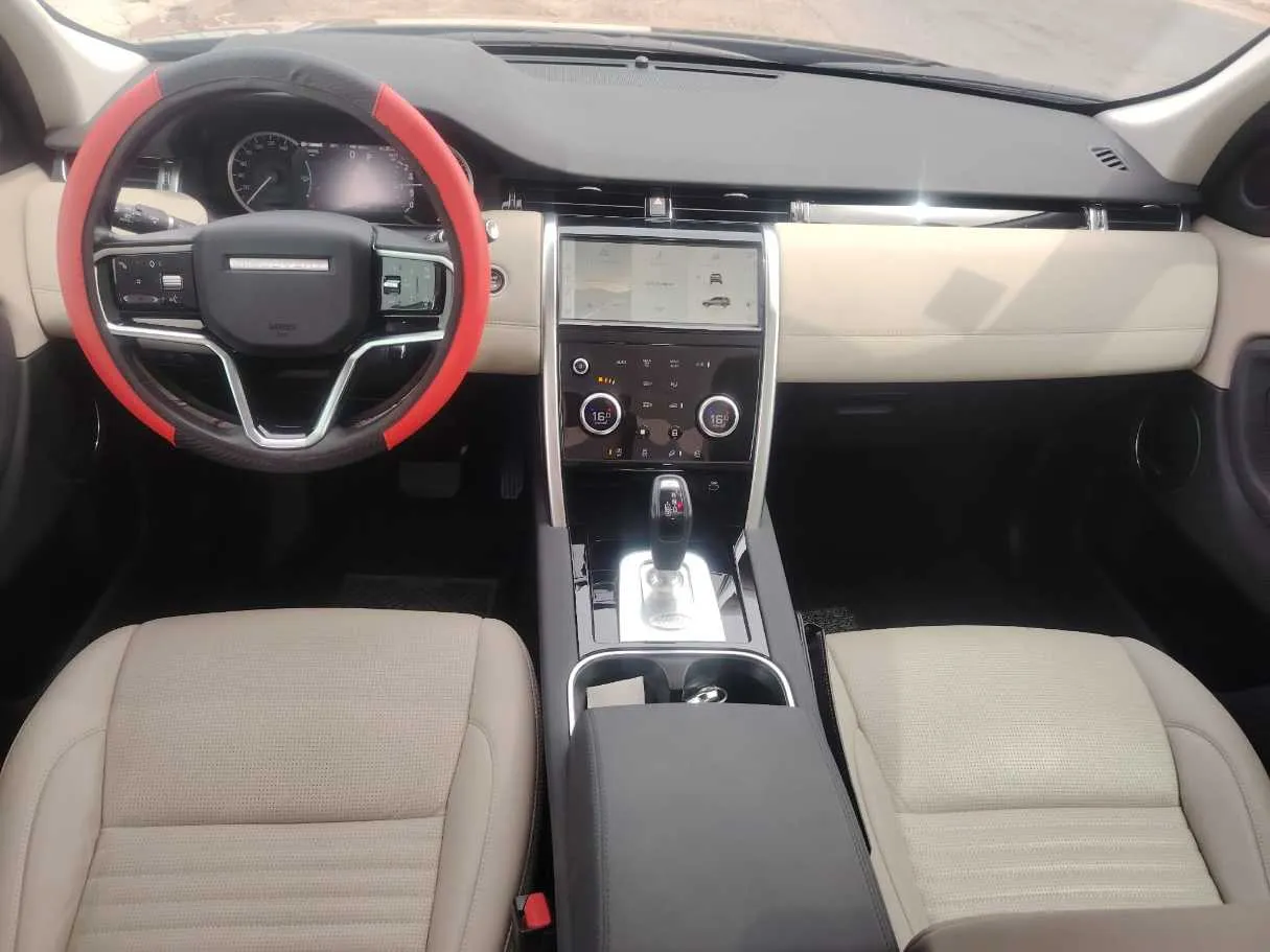 Car image 18